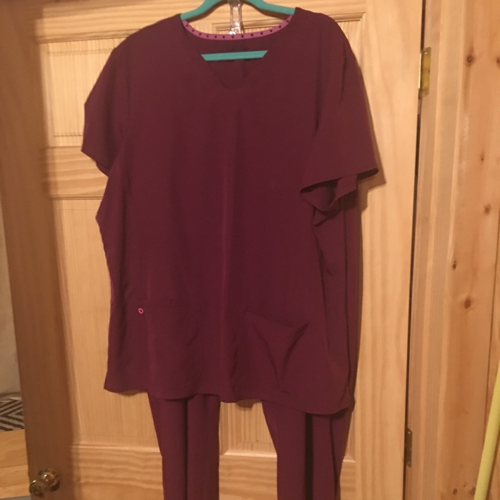 Heart and soul maroon scrub set